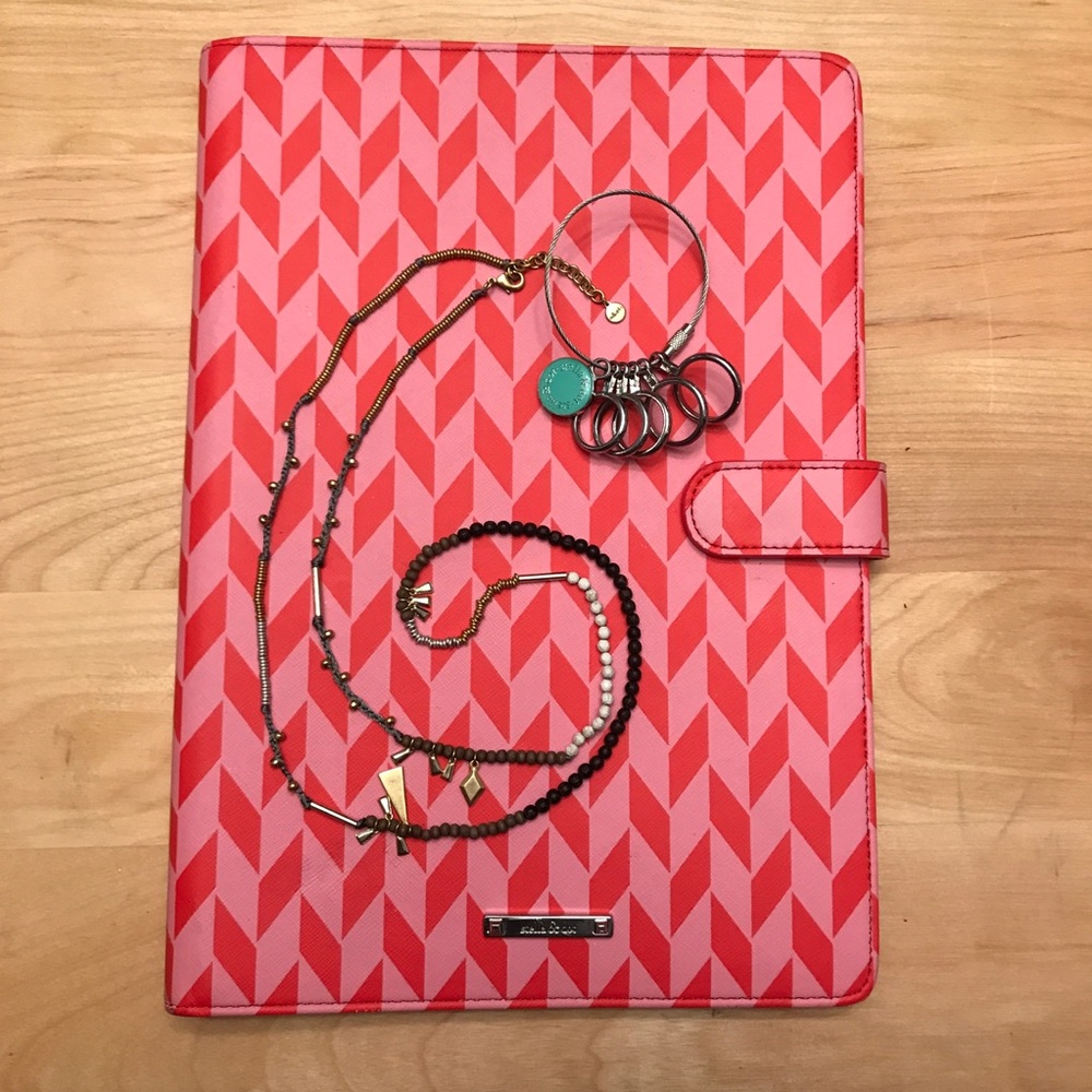 S&D Necklace Travel Folder